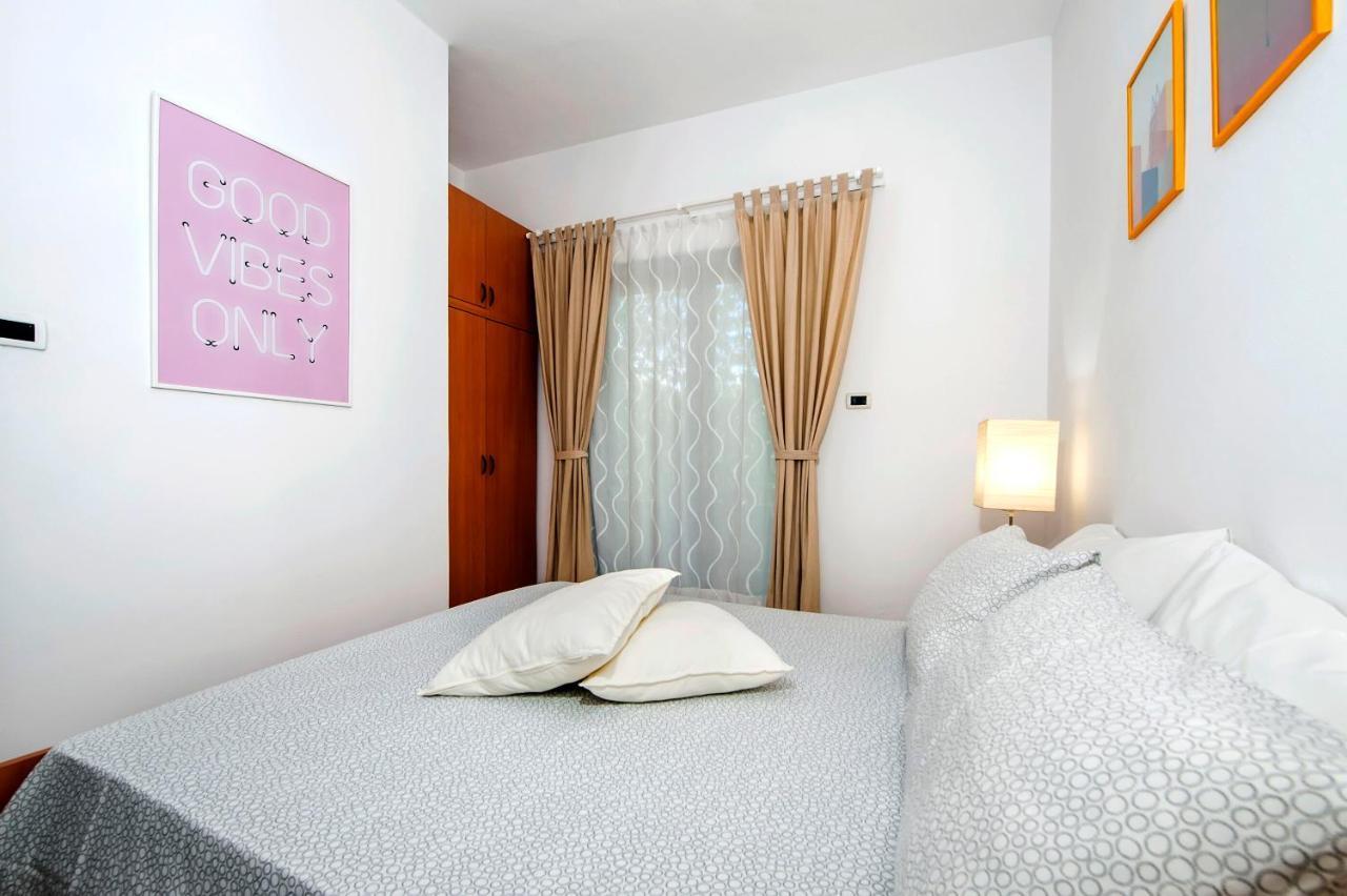 Apartments Milan Ровінь Екстер'єр фото