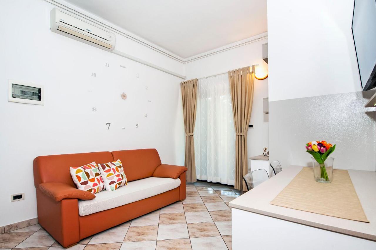 Apartments Milan Ровінь Екстер'єр фото