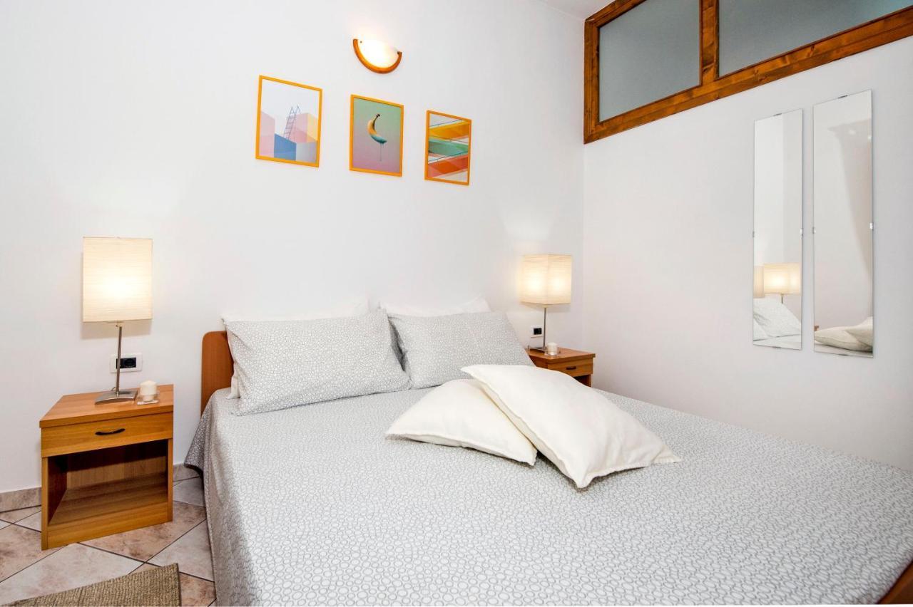 Apartments Milan Ровінь Екстер'єр фото