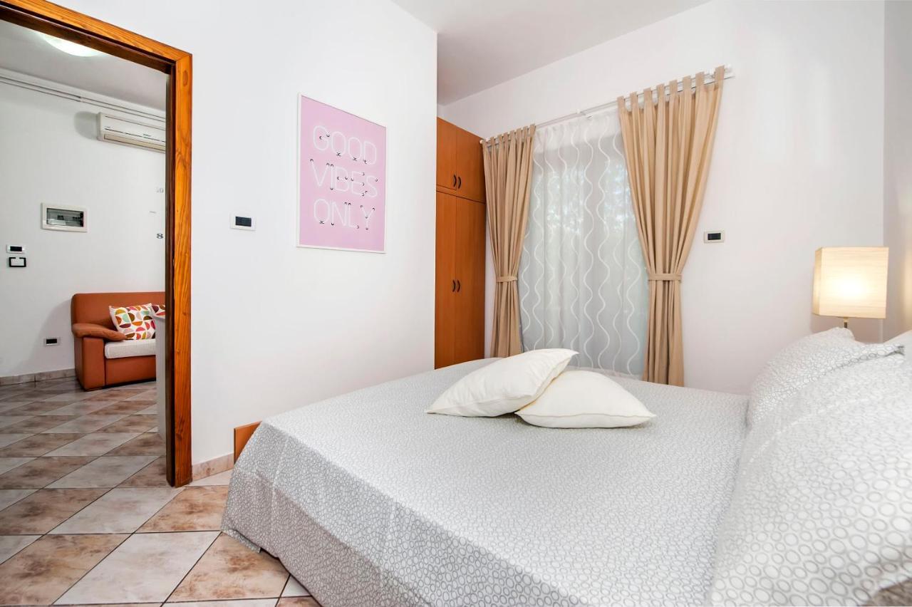 Apartments Milan Ровінь Екстер'єр фото