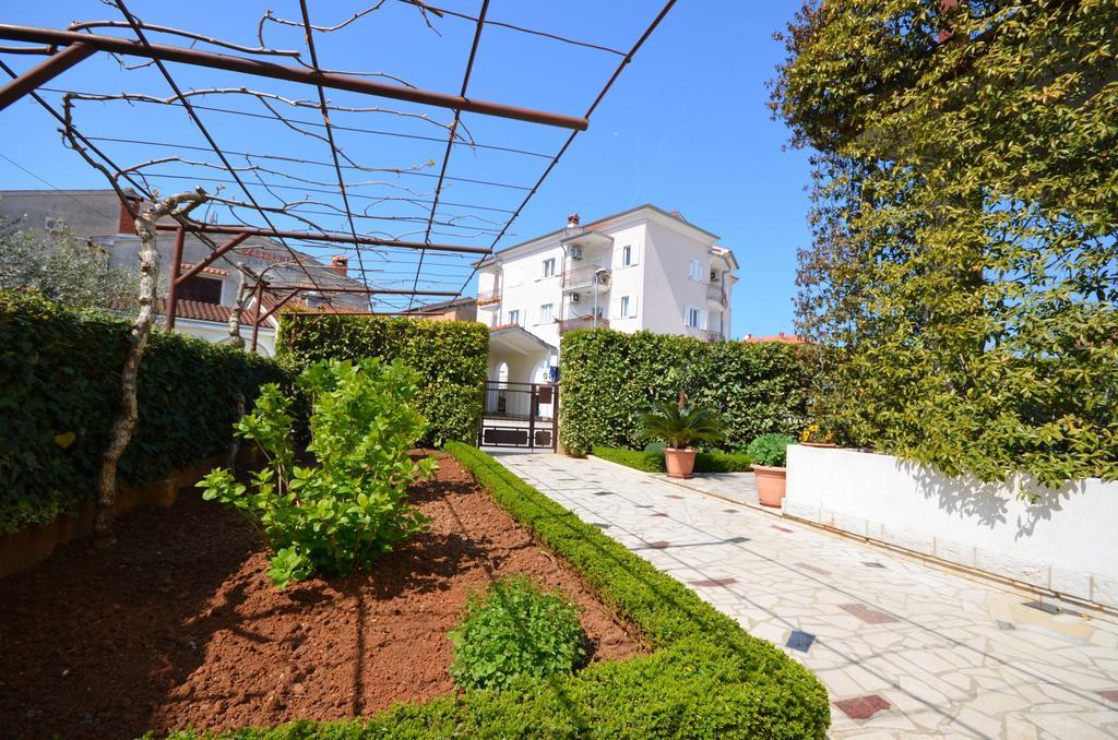 Apartments Milan Ровінь Екстер'єр фото