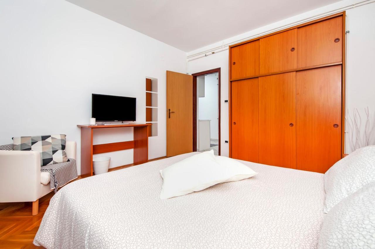Apartments Milan Ровінь Екстер'єр фото